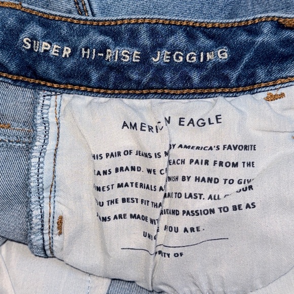 American Eagle Super Hi-Rise Jegging — Women’s Size 8 (Medium Wash, Distressed) - Picture 6 of 7
